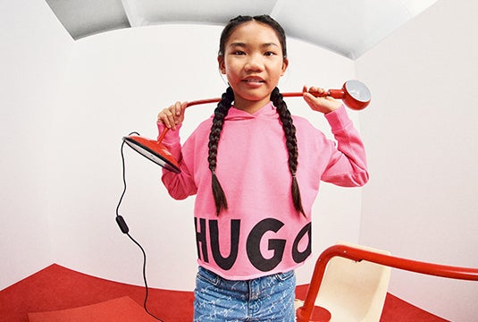 HUGO  ARRIVE SUR KIDS AROUND