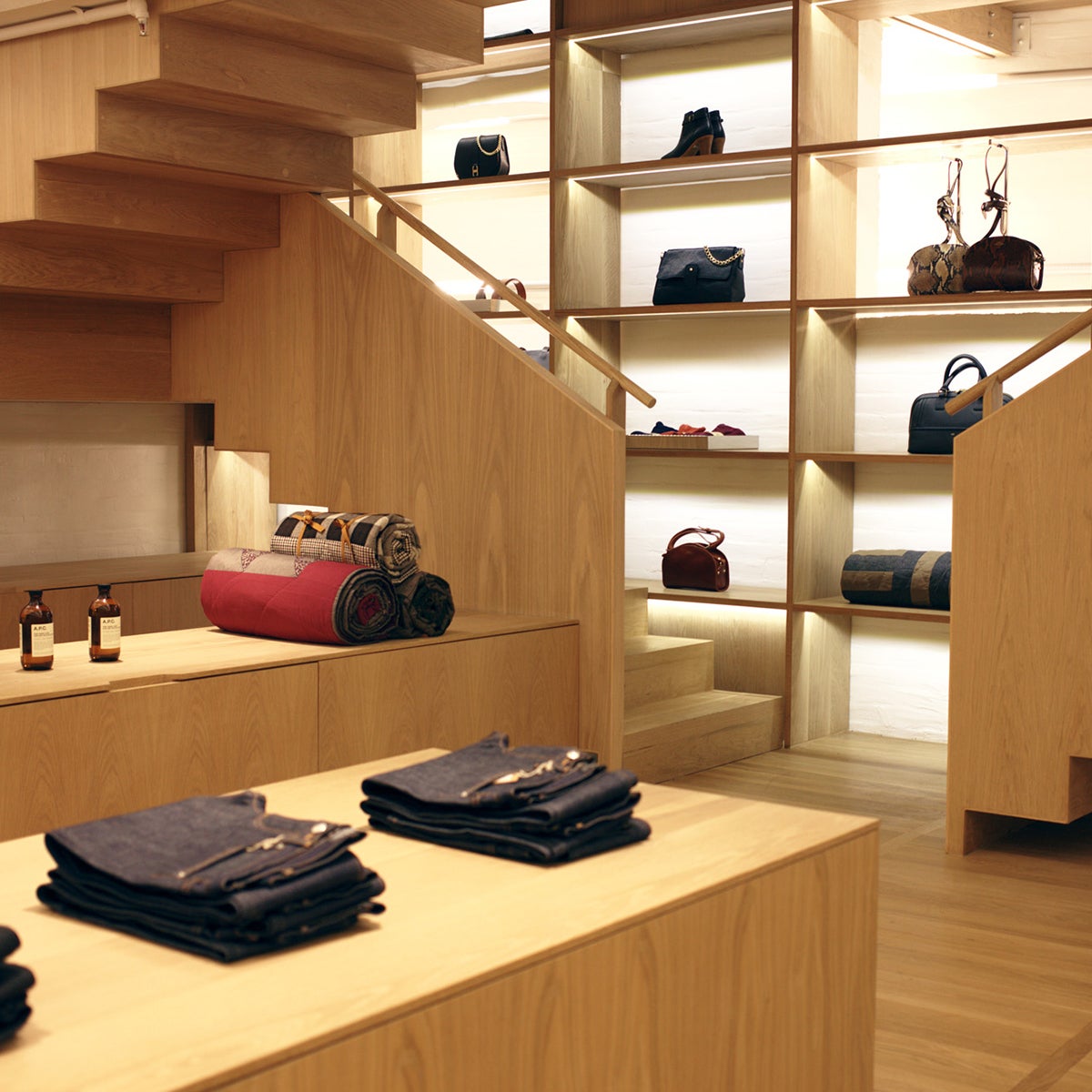 LISTE DES BOUTIQUES